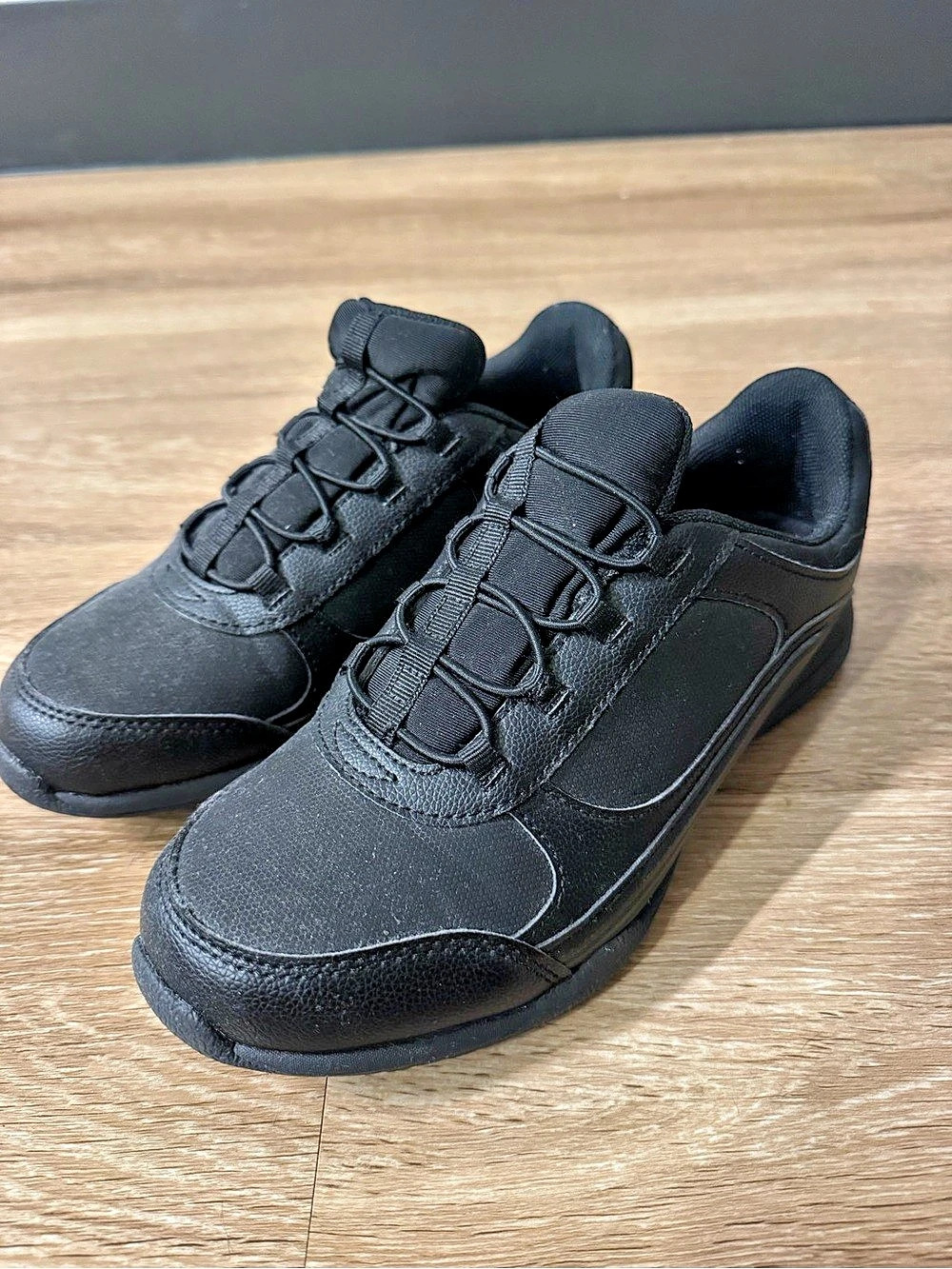 TredSafe Black Work Shoes US 7.5 only worn once